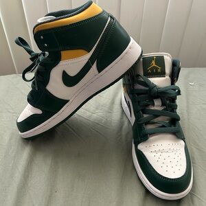 Green and yellow air Jordan’s size 5.5youth